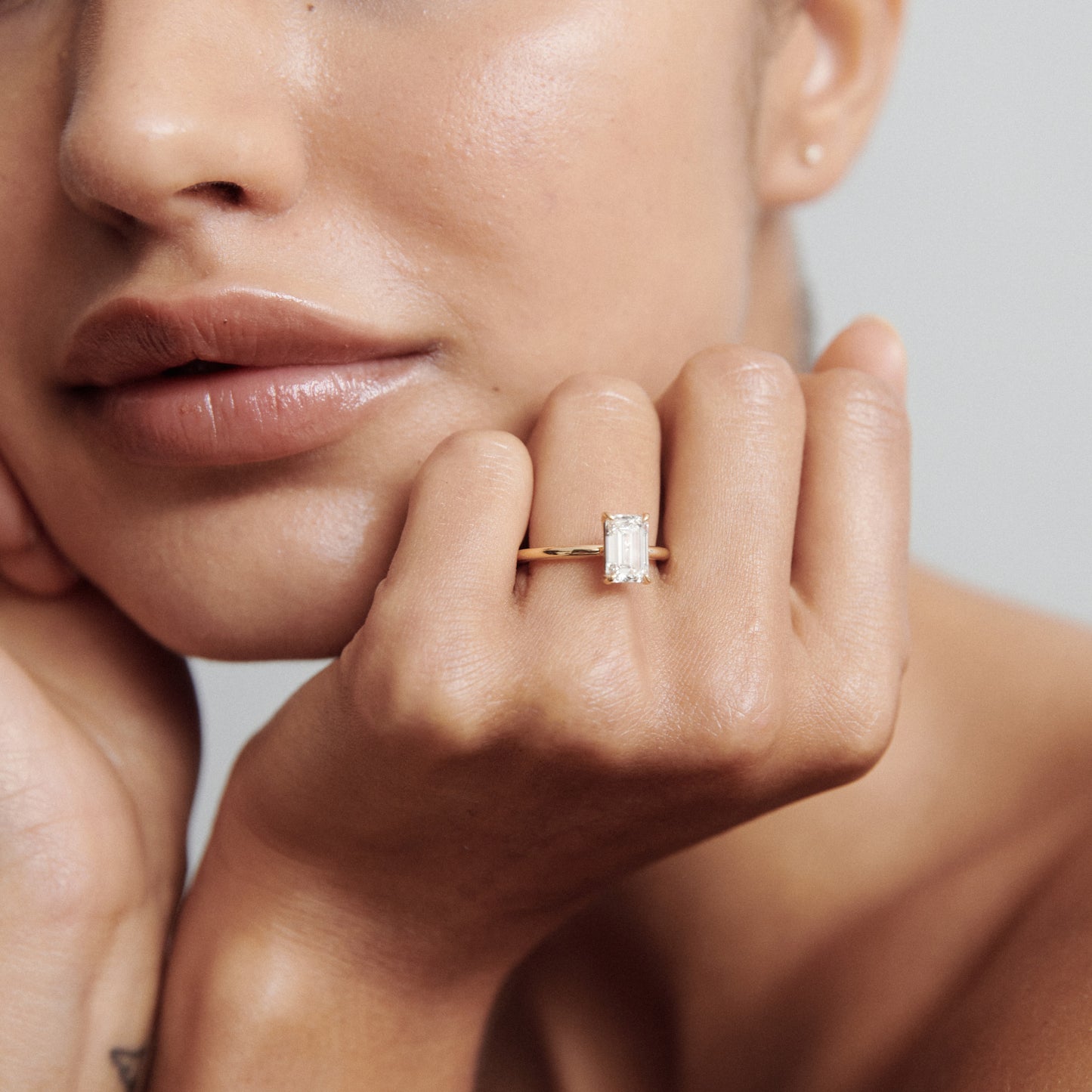 Stunning 2 CT Emerald Moissanite Engagement Ring with Solitaire Design