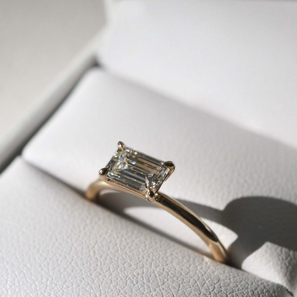 Stunning 1 CT Emerald Moissanite Engagement Ring with Solitaire Design