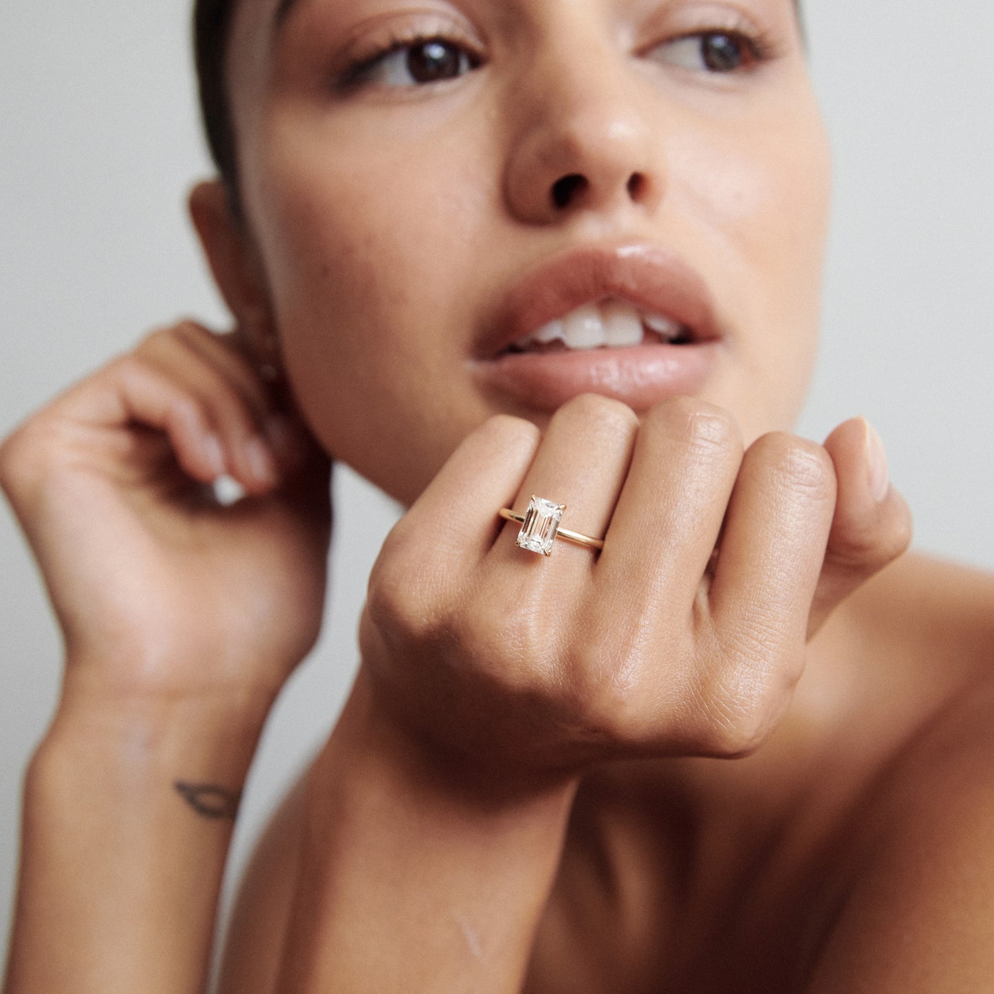 Stunning 2 CT Emerald Moissanite Engagement Ring with Solitaire Design